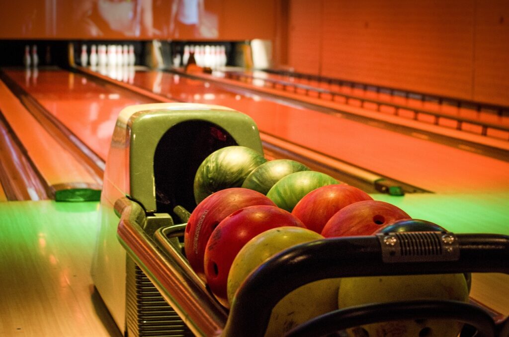 bowling, alley, balls-669358.jpg