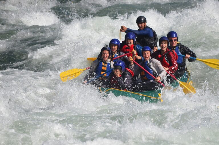 rafting, extreme sport, inflatable boat-1259608.jpg