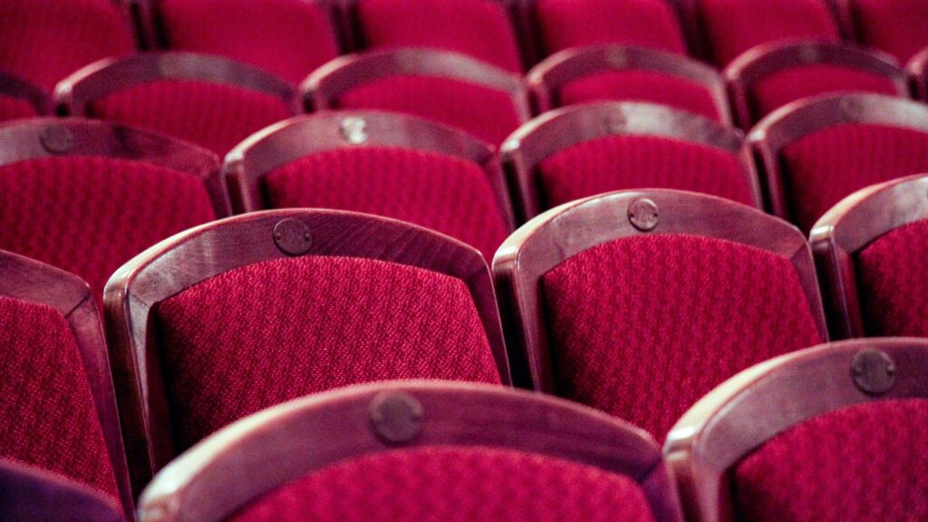 theatre, chairs, red-4783908.jpg