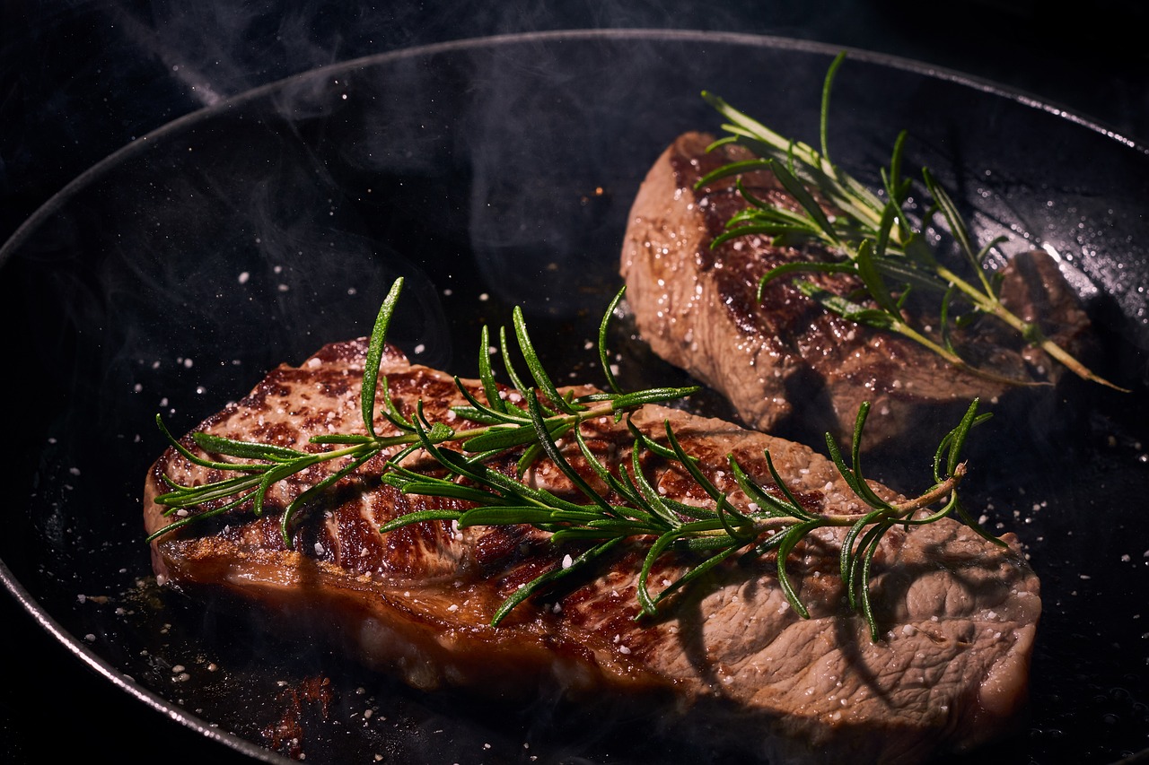 steak, pan, rosemary-3766548.jpg