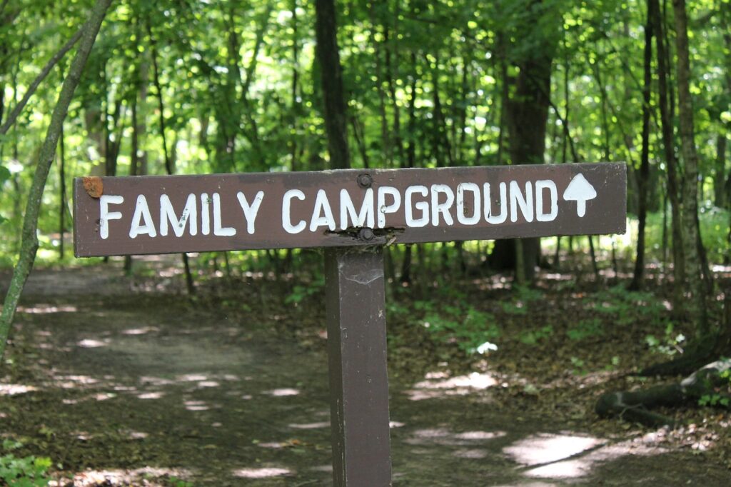 campground, camping, sign-1591949.jpg