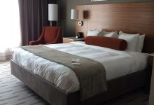 hotel, king bed, bedroom-4340863.jpg